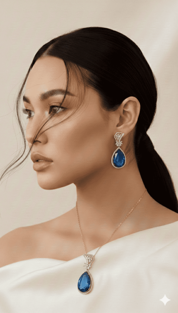 طقم مجوهرات فاخر يتكون من عقد وأقراط بقطرة كريستال أزرق لامع