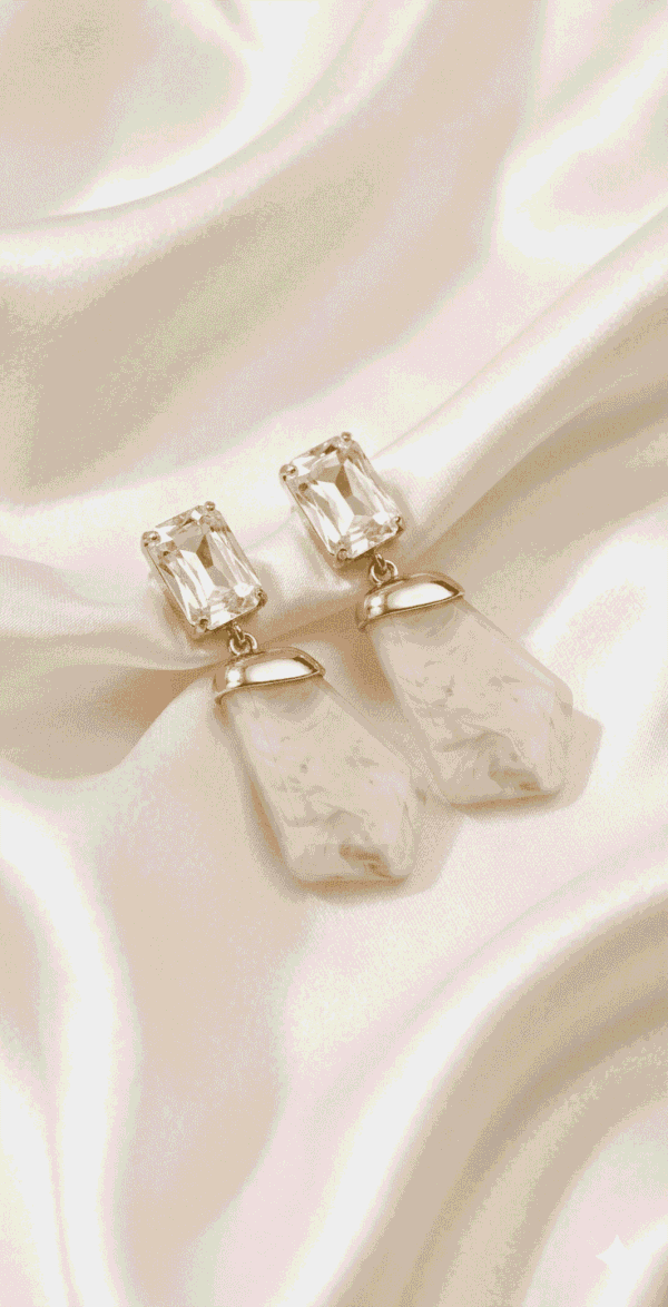 قرط أنيق بتصميم حجر متدلي مرصع بكريستال لامع يمنح إطلالة راقية وعصرية