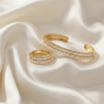 سوار وخاتم أنيقان بتصميم كريستالي مرصع بحبات اللؤلؤ اللامعة