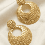 أقراط نسائية ذهبية بتصميم أشعة أنيق مستوحى من شكل المروحة يضفي لمسة عصرية راقية