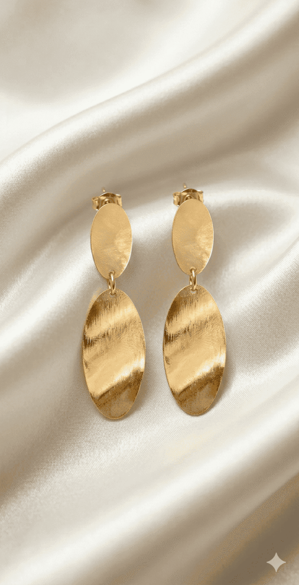 أقراط نسائية ذهبية بتصميم أشعة أنيق مستوحى من شكل المروحة يضفي لمسة عصرية راقية