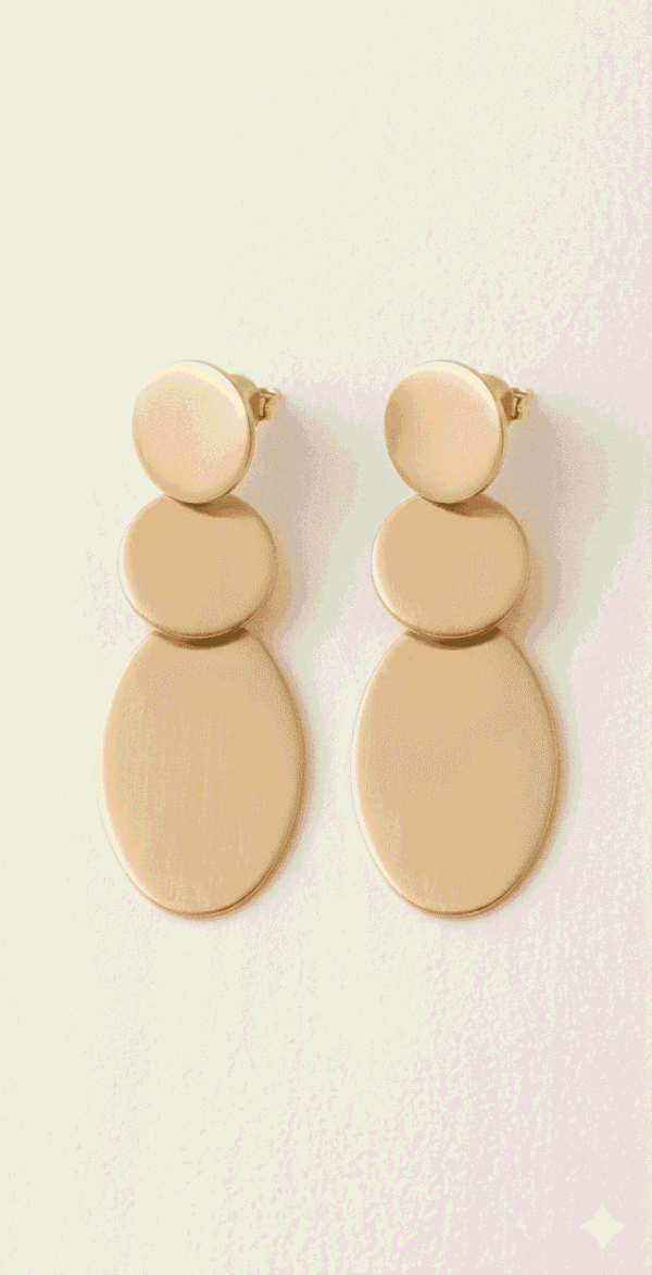 أقراط نسائية ذهبية بتصميم أشعة أنيق مستوحى من شكل المروحة يضفي لمسة عصرية راقية