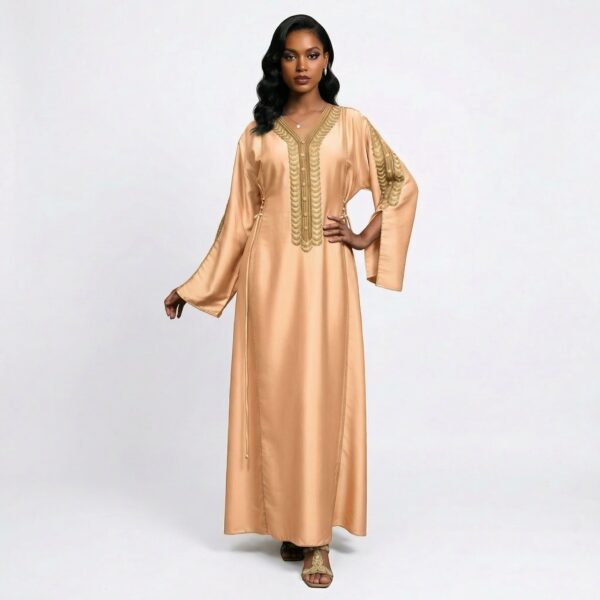 جلابية سلطانة الأناضول باللون المشمشي مع تطريز عثماني فاخر وتصميم أنيق مستوحى من الأزياء العثمانية