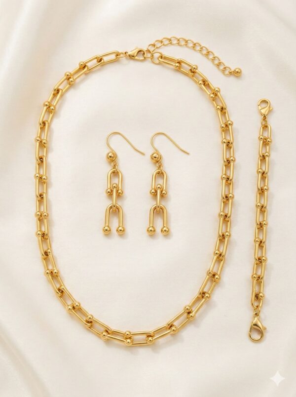 سلسلة ذهبية أنيقة مع أقراط وسوار بتصميم حلقات متصلة