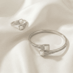 سوار وخاتم فضيان بتصميم عصري مرصع بالكريستال مع حجر أبيض مربع