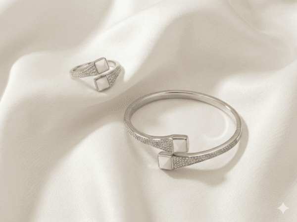 سوار وخاتم فضيان بتصميم عصري مرصع بالكريستال مع حجر أبيض مربع