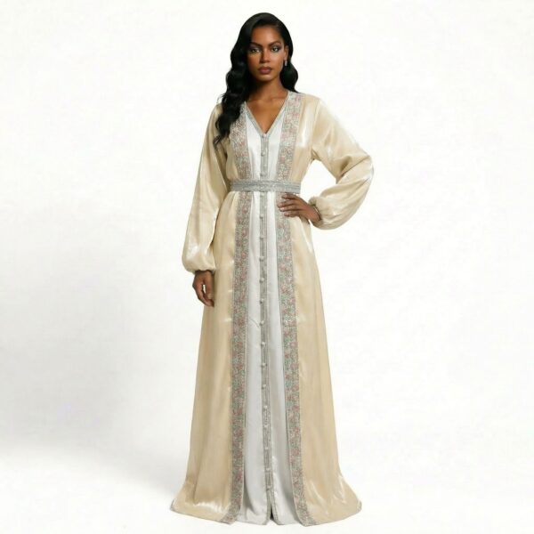 جلابية همس الأورجانزا بلون لؤلؤي مع تطريز أنيق وتصميم فاخر