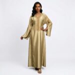 جلابية سلطانة الأناضول باللون الذهبي مع تطريز عثماني فاخر وتصميم أنيق مستوحى من الأزياء العثمانية